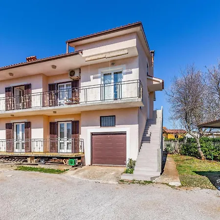Apartmán 2 Bedroom Cozy In *