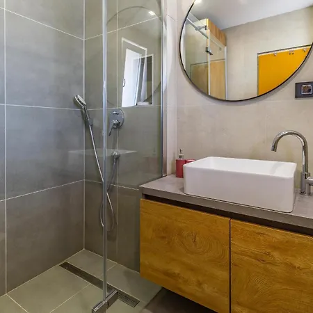 2 Bedroom Cozy In Apartman Labin