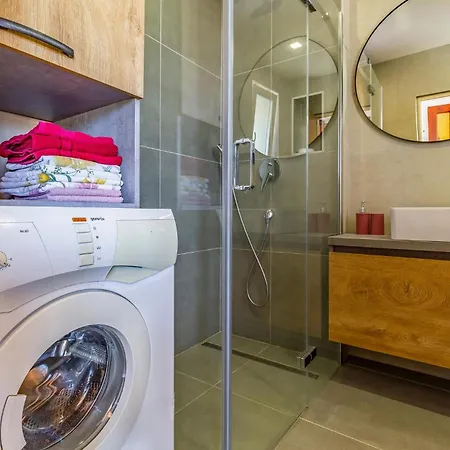 2 Bedroom Cozy In