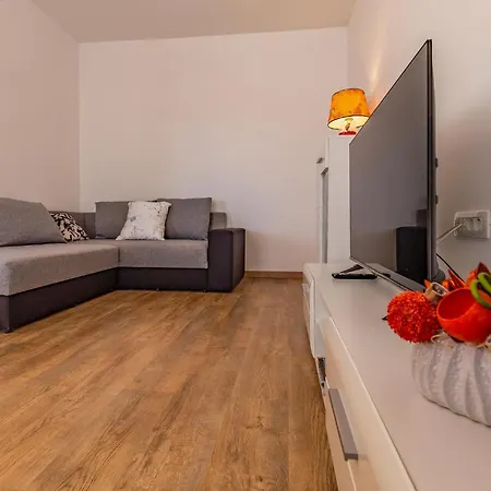 2 Bedroom Cozy In Labin
