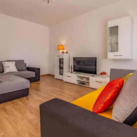 2 Bedroom Cozy In Labin