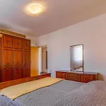 Apartamento 2 Bedroom Awesome In