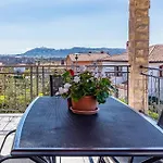 Apartamento 2 Bedroom Awesome In