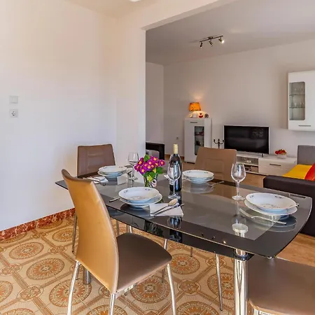 Διαμέρισμα 2 Bedroom Awesome In Labin (Istria)